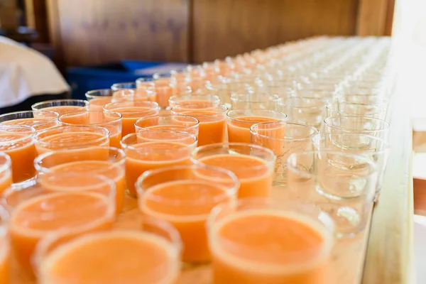Contador Restaurante Con Muchos Vasos Bebida Saludable Frutas — Foto de Stock