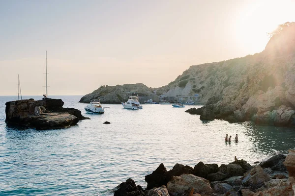 Ibiza Spain July 2022 Vacationers Enjoy Vacations Coast Ibiza Islands — ストック写真