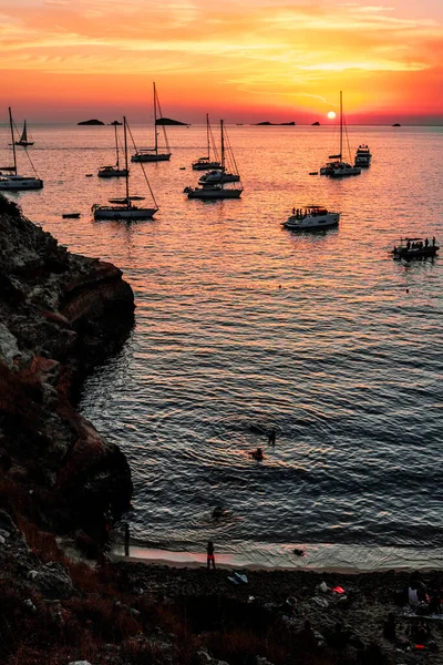 Several Pleasure Boats Anchored Cove Island Ibiza Watch Sunset — ストック写真