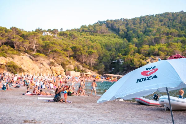 Ibiza Липня 2022 Парасолька Пляжі Текстом Love Ibiza Пляжі Дезорієнтованими — стокове фото