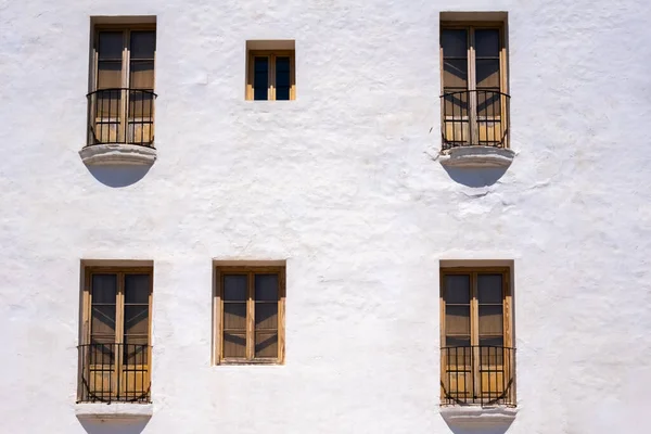 White Symmetrical Facade Windows Old Building — Stock Fotó