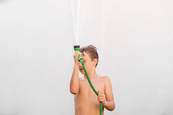 Child Playing Hose Cool Water Summer Heat Wave Europe — Stock Photo, Image