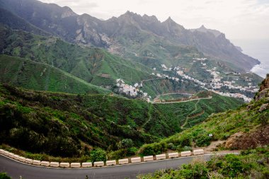 Tenerife 'deki Taganana şehrinin manzarası.