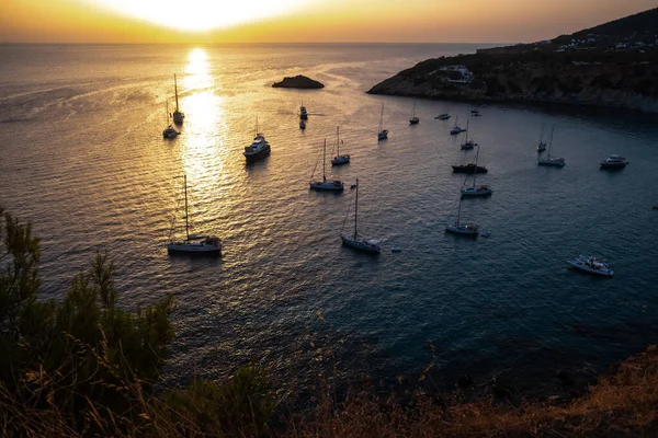 Several Yachts Boats Anchored Coast Relax Watching Sunset Horizon Mediterranean — ストック写真
