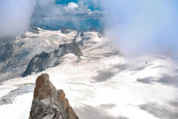 Escaladores Atraviesan Cordilleras Rocas Cerca Montblanc — Foto de Stock