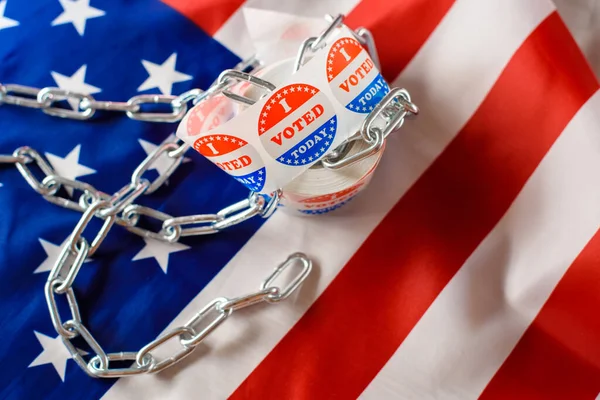 Chain Holds Bundle Bills Voted Today Stickers American Flag Elections — Stock Photo, Image