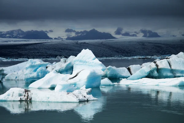 Icebergs on Jökulsárlón glacier lagoon, Iceland — 图库照片