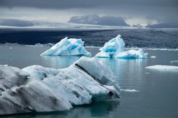 Icebergs on Jökulsárlón glacier lagoon, Iceland — Stok fotoğraf