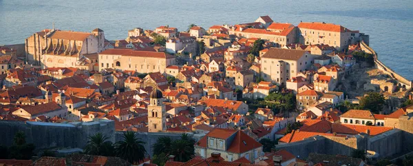 Panorama de Dubrovnik en Croacia al amanecer, fondo de viaje — Foto de Stock