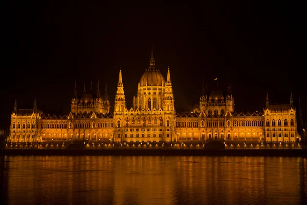 밤, 헝가리 부다페스트에 의회 — 스톡 사진