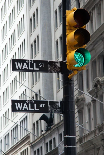 Wall street signs with a green traffic, New York — Stock Photo, Image