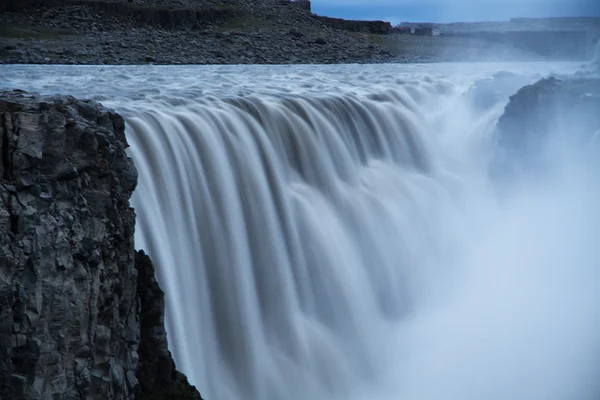 アイスランドの滝の防潮堤 — ストック写真