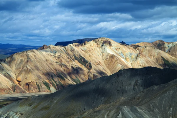 Landmannalaugar gekleurde regenboog bergen, IJsland — Stockfoto