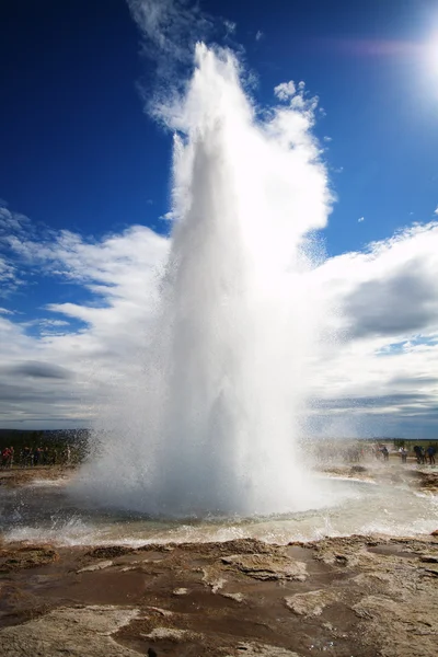 Strokkur geysir Erüpsiyonu İzlanda — Stok fotoğraf