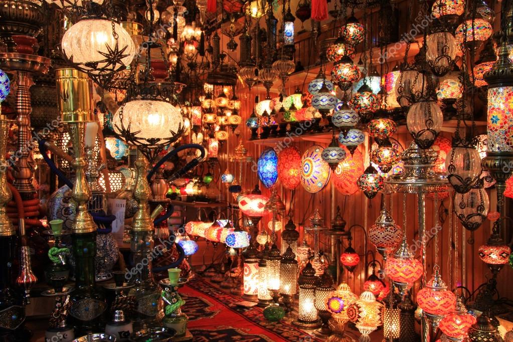 Turkse lampen winkel in de Grand Bazaar, Istanbul — Stockfoto © revoc9