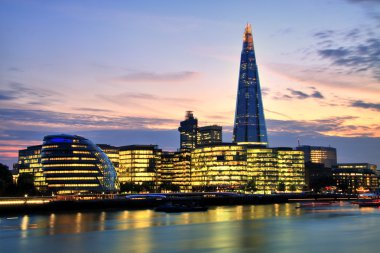 Yeni Belediye Binası ve parça ile cityscape Londra