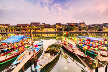 Nehirdeki tekneler, Hoi An, Vietnam