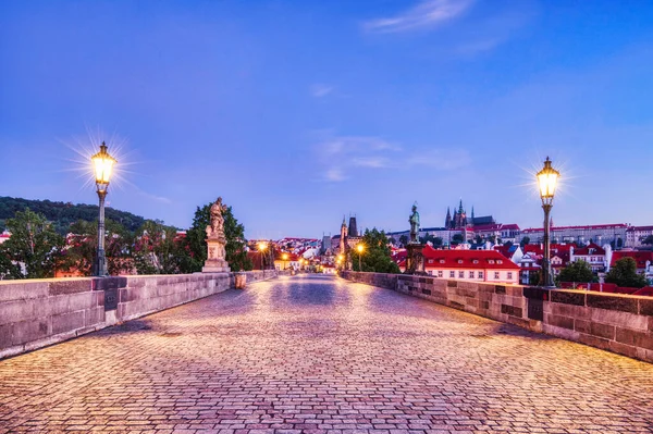 Puente Iluminado Carlos Anochecer Praga República Checa — Foto de Stock