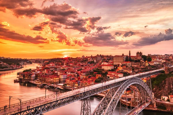 Luis Köprüsü Douro Nehri Ile Portekiz Nanılmaz Günbatımı Nda Porto — Stok fotoğraf