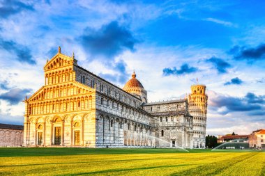 Pisa Eğik Kulesi Torre di Pisa ve Katedral Duomo di Pisa Sunset, Pisa, İtalya  