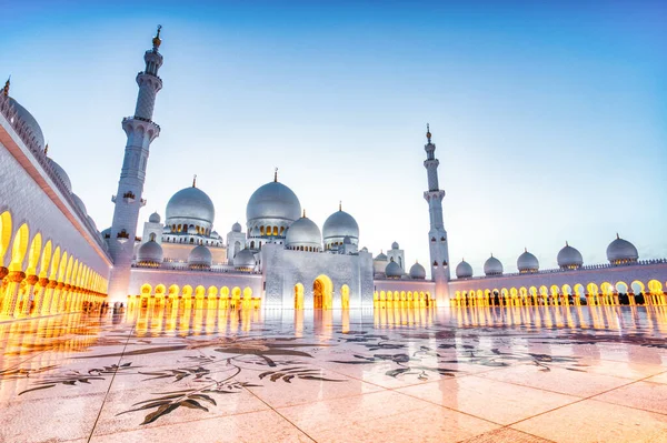 Cheikh Zayed Grande Mosquée Crépuscule Abu Dhabi Eau — Photo