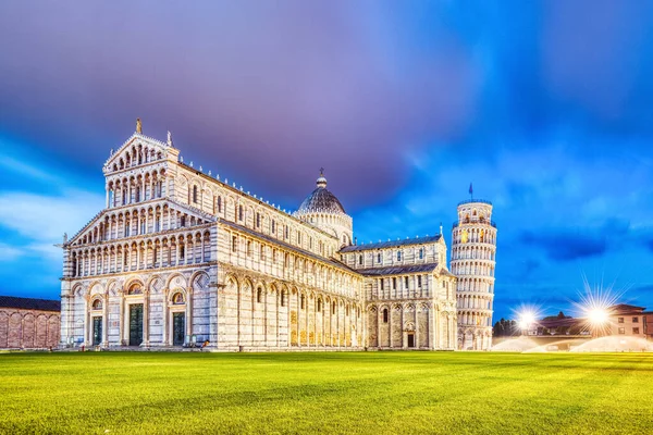 Piza Leaning Tower Torre Pisa Katedra Duomo Pisa Oświetlone Zmierzchu — Zdjęcie stockowe