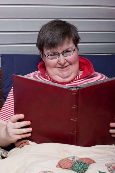 Mentaly disabled woman reads a book — Foto Stock