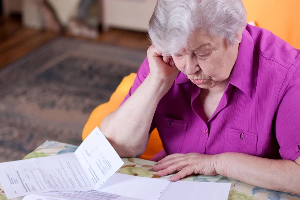 Senior reads papers and works hard — Foto Stock