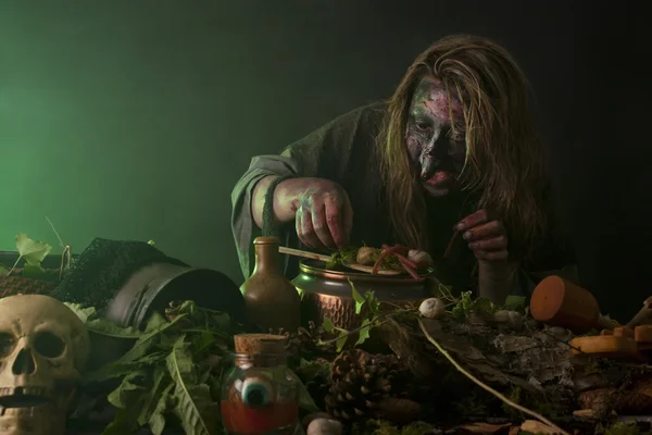 Witch operates in a alchemy lab — Stock Photo, Image