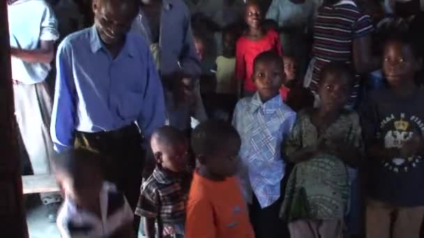 Malawi: la adoración en una iglesia — Vídeos de Stock