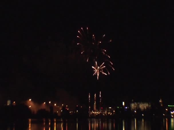 Espectáculo de fuegos artificiales b2 — Vídeo de stock