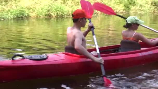 Canoe in a river 2 — Stock Video