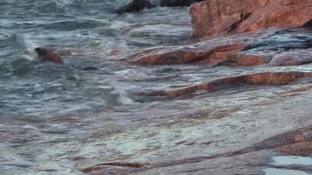 Fondo de las olas en la orilla del mar tres, primer plano — Vídeos de Stock