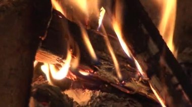 Şömine yanan alevler arka plan iki