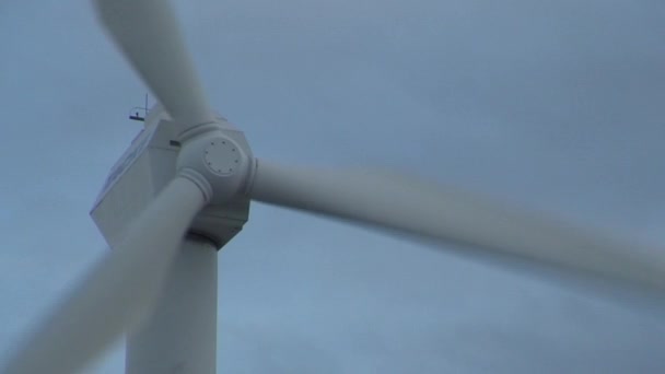 Vleugels van windkrachtcentrales, close-up — Stockvideo