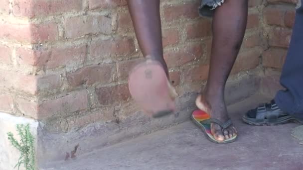 Malawi: gambe in movimento del ragazzo africano — Video Stock