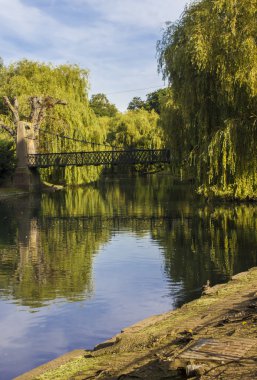 Şehir park nehir köprüsü
