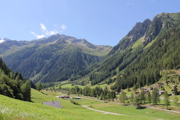 Chalet alpin suisse — Photo