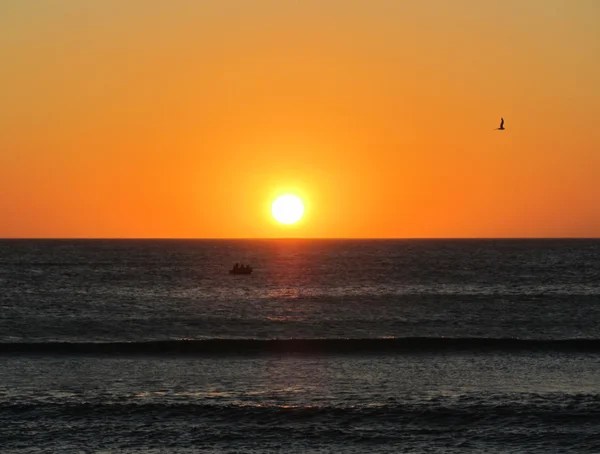 Zonsondergang in zee - Brazilië — Stockfoto