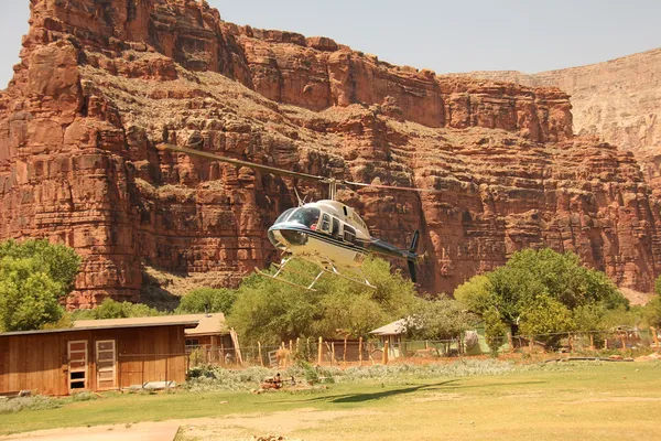 Helikoptertur i havasupai stammen - grand canyon — Stockfoto