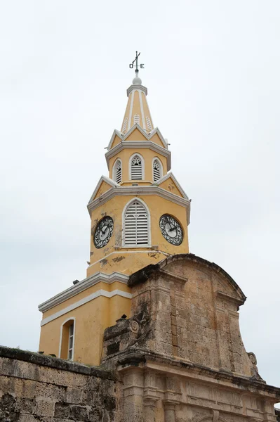 Reloj en un edificio —  Fotos de Stock