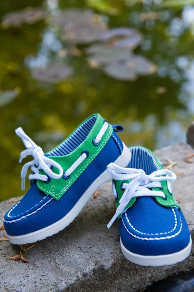 Chaussures bleu et vert — Photo