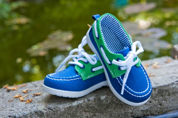 Chaussures bleu et vert — Photo