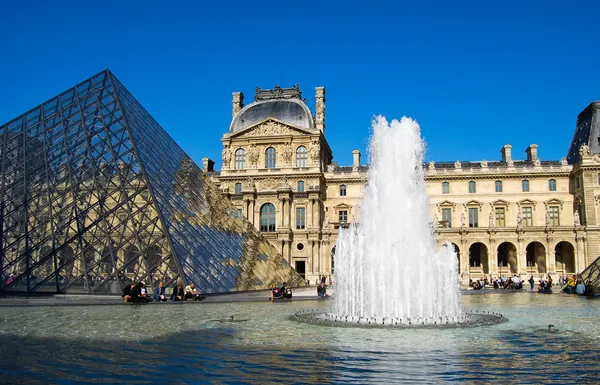 Louvre Müzesi — Stok fotoğraf