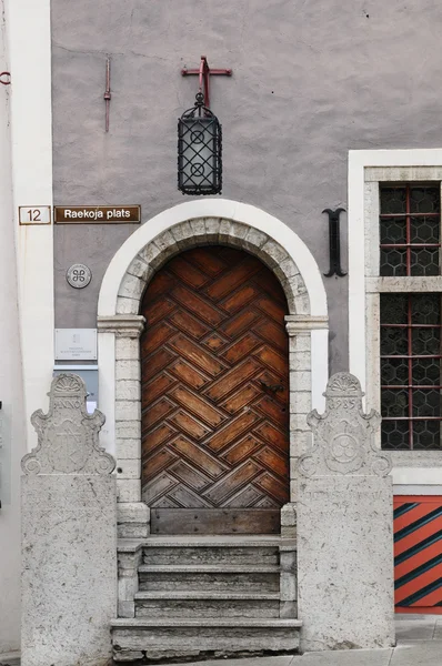 Antigua puerta colorida en Tallin, Estonia —  Fotos de Stock