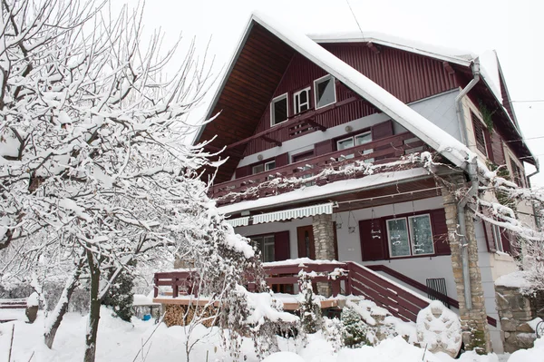House in winter — Zdjęcie stockowe