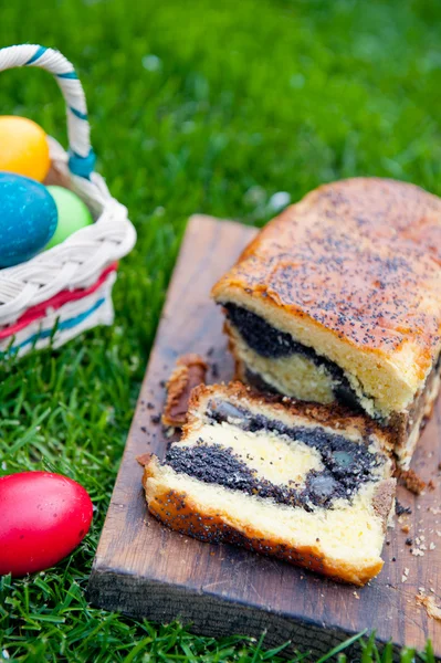 Mohnkuchen zu Ostern — Stockfoto