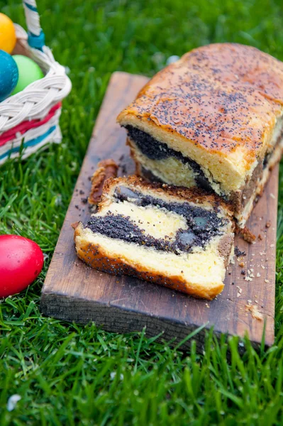 Vallmofrön tårta till påsk — Stockfoto