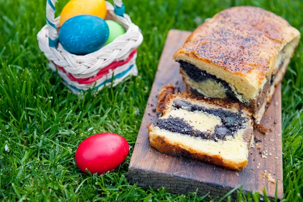 Vallmofrön tårta till påsk — Stockfoto