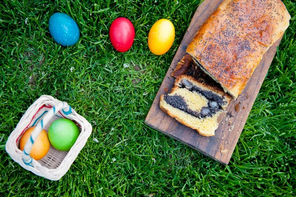 Nasiona maku ciasto na Wielkanoc — Zdjęcie stockowe